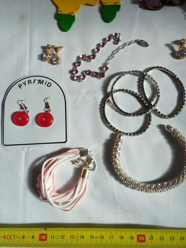 Collection Of Stunning Woman's Different Styles Of Earrings And Bangles - Excellent Condition