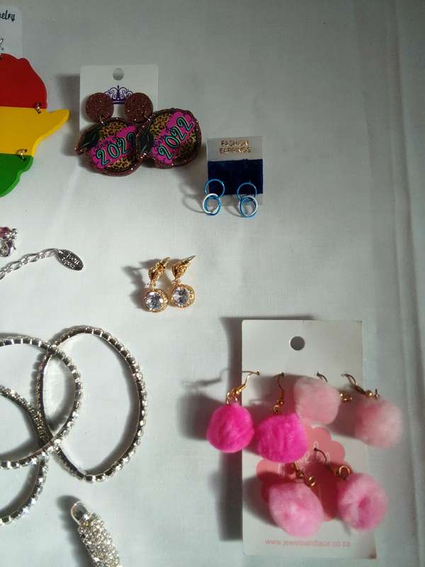 Collection Of Stunning Woman's Different Styles Of Earrings And Bangles - Excellent Condition