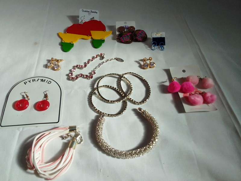 Collection Of Stunning Woman's Different Styles Of Earrings And Bangles - Excellent Condition
