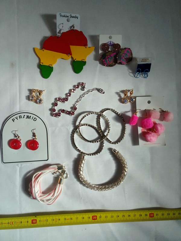 Collection Of Stunning Woman's Different Styles Of Earrings And Bangles - Excellent Condition
