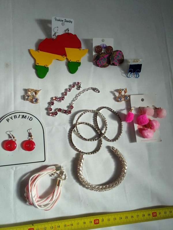 Collection Of Stunning Woman's Different Styles Of Earrings And Bangles - Excellent Condition