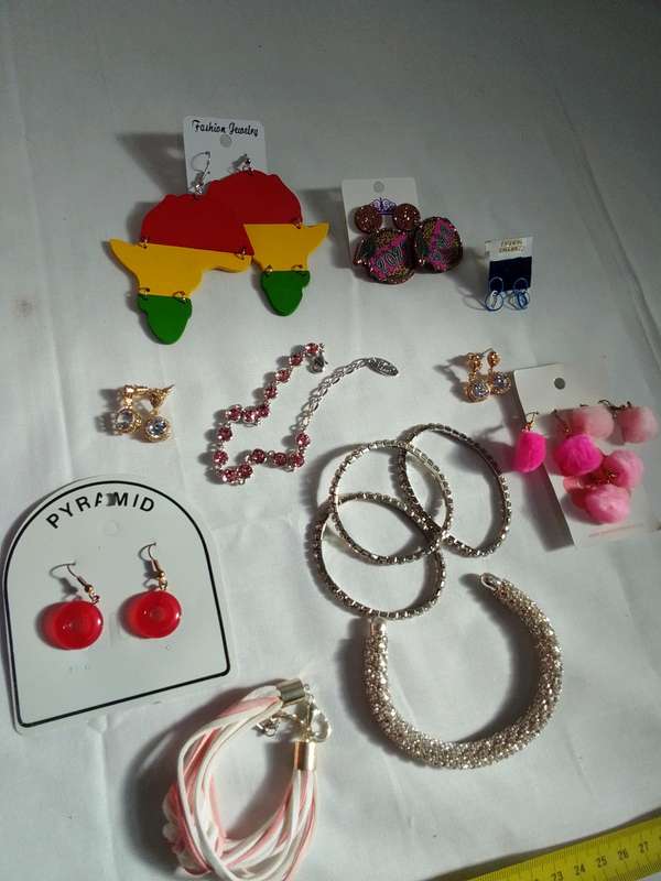 Collection Of Stunning Woman's Different Styles Of Earrings And Bangles - Excellent Condition