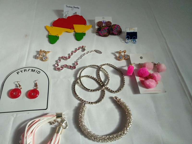 Collection Of Stunning Woman's Different Styles Of Earrings And Bangles - Excellent Condition