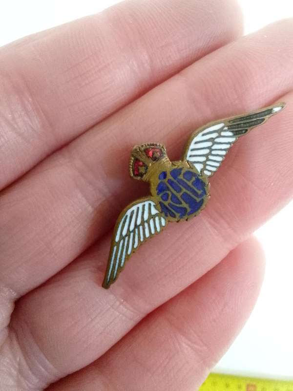 Antique WW2 Royal Air Force (RAF)  Enameled Wings Sweetheart Brooch - Good Condition
