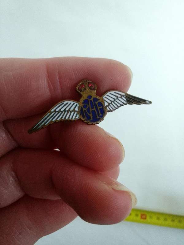 Antique WW2 Royal Air Force (RAF)  Enameled Wings Sweetheart Brooch - Good Condition