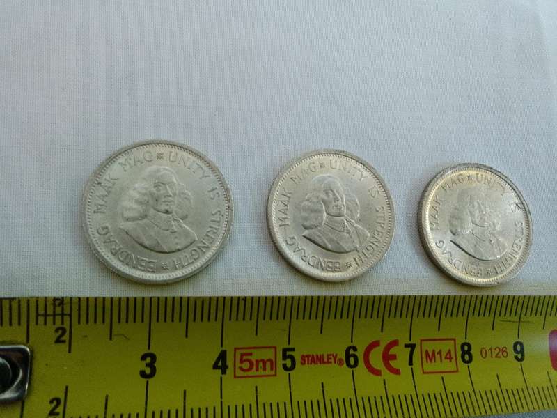 Three Silver South Africa 1964 - 10 Cent- Eendrag Maak Mag / Unity is Strenght - Excellent Condition