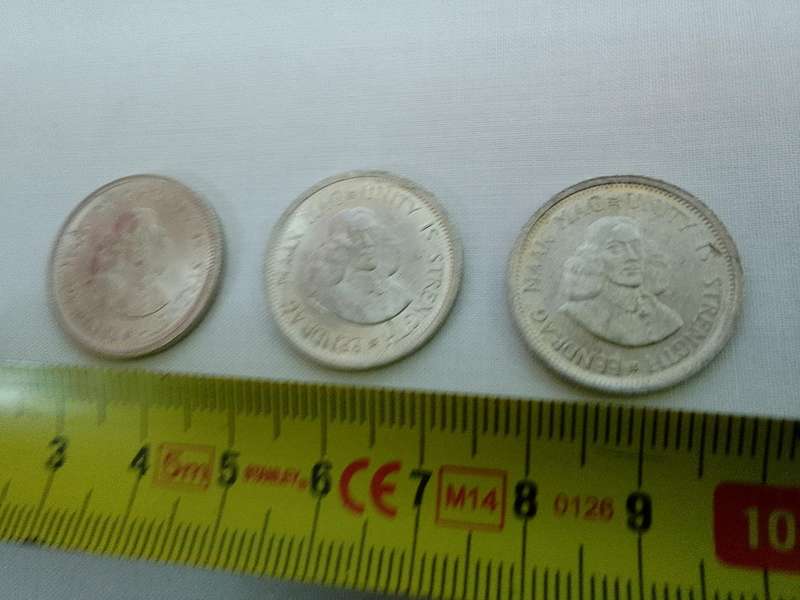 Three Silver South Africa 1964 - 10 Cent- Eendrag Maak Mag / Unity is Strenght - Excellent Condition