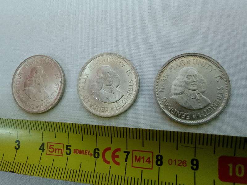 Three Silver South Africa 1964 - 10 Cent- Eendrag Maak Mag / Unity is Strenght - Excellent Condition