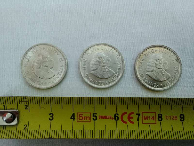 Three Silver South Africa 1964 - 10 Cent- Eendrag Maak Mag / Unity is Strenght - Excellent Condition