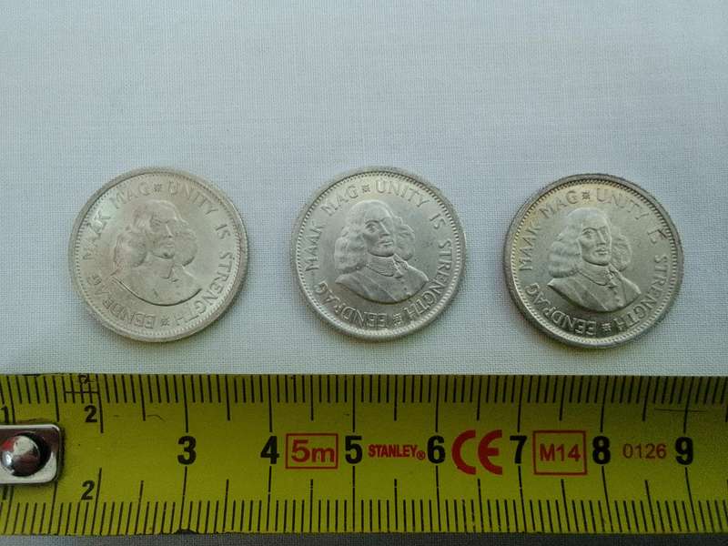 Three Silver South Africa 1964 - 10 Cent- Eendrag Maak Mag / Unity is Strenght - Excellent Condition