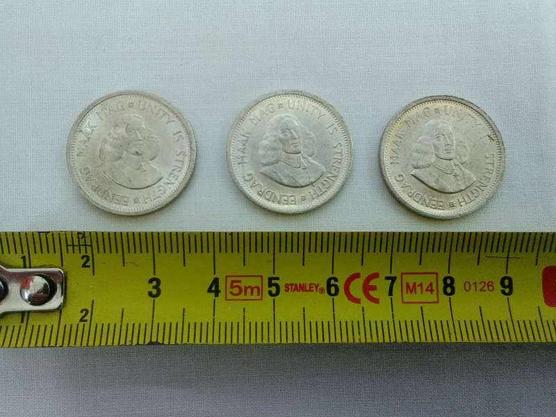 Three Silver South Africa 1964 - 10 Cent- Eendrag Maak Mag / Unity is Strenght - Excellent Condition