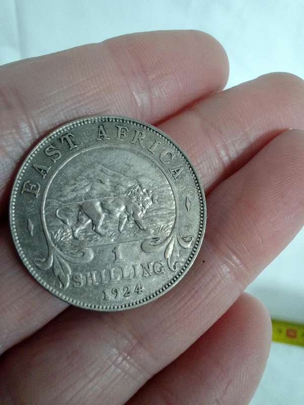 1924 East Africa Silver One Shilling Coin - Good Condition