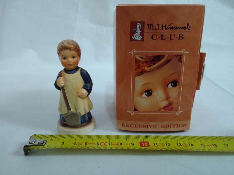Stunning Vintage Goebel M.J Hummel "Garden Treasures" Club Figurine Hum727 - Made In Germany