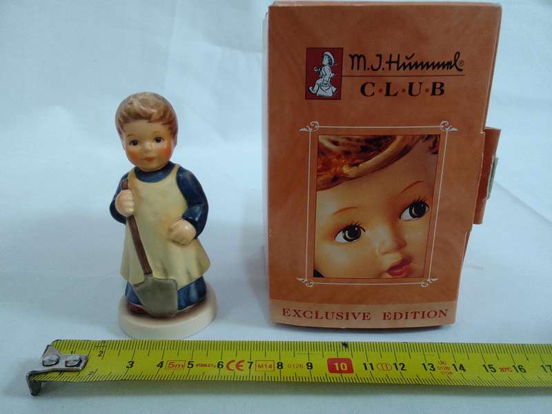 Stunning Vintage Goebel M.J Hummel "Garden Treasures" Club Figurine Hum727 - Made In Germany