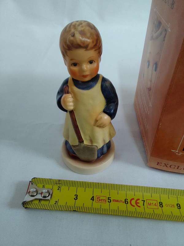 Stunning Vintage Goebel M.J Hummel "Garden Treasures" Club Figurine Hum727 - Made In Germany