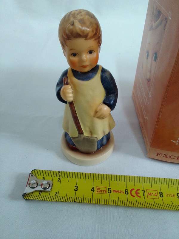 Stunning Vintage Goebel M.J Hummel "Garden Treasures" Club Figurine Hum727 - Made In Germany