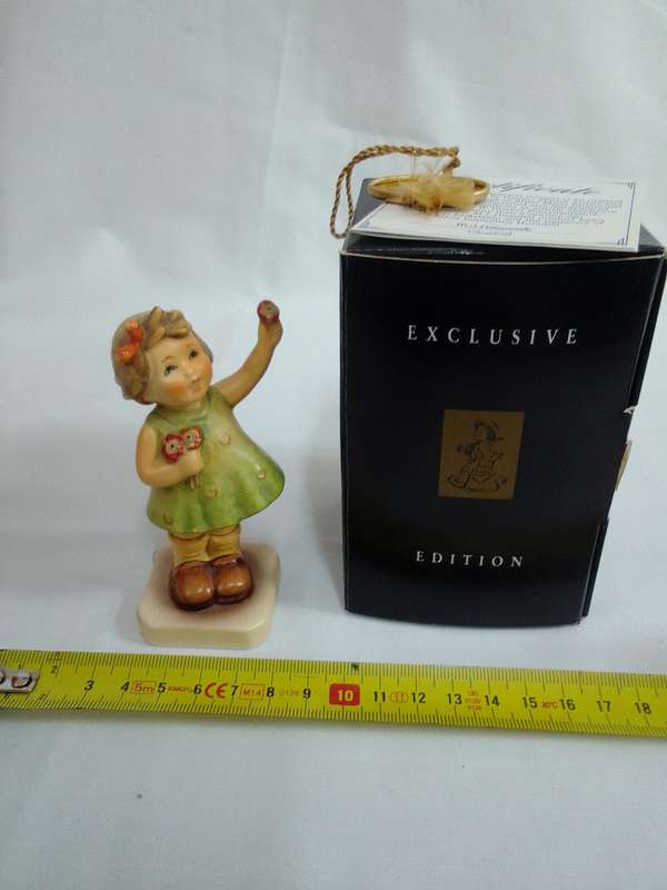 Stunning Vintage Goebel M.J Hummel "Forever Yours " Club Figurine Hum793 - Made In Germany