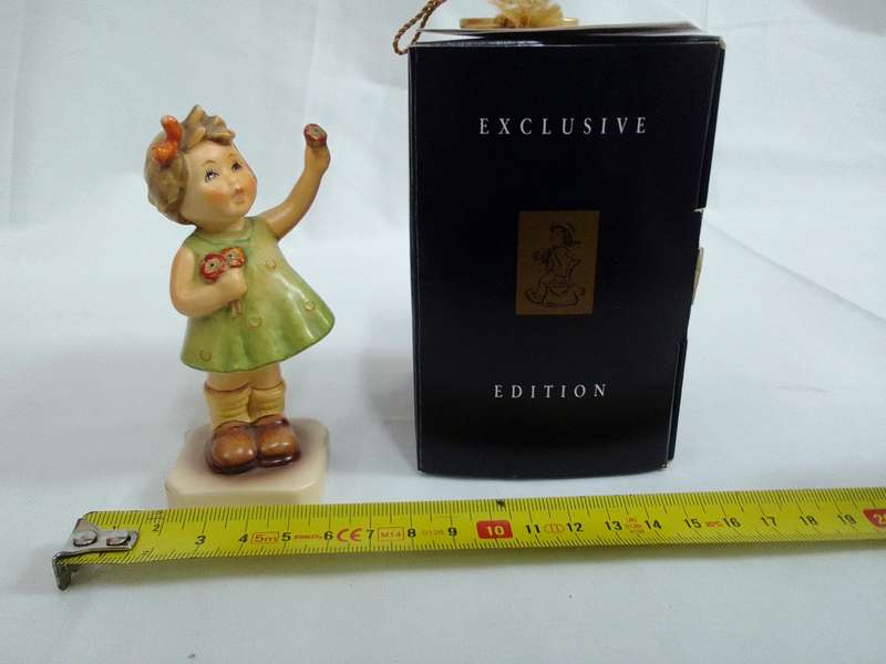Stunning Vintage Goebel M.J Hummel "Forever Yours " Club Figurine Hum793 - Made In Germany