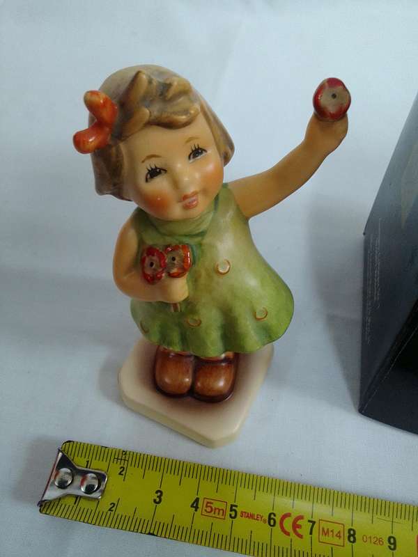 Stunning Vintage Goebel M.J Hummel "Forever Yours " Club Figurine Hum793 - Made In Germany