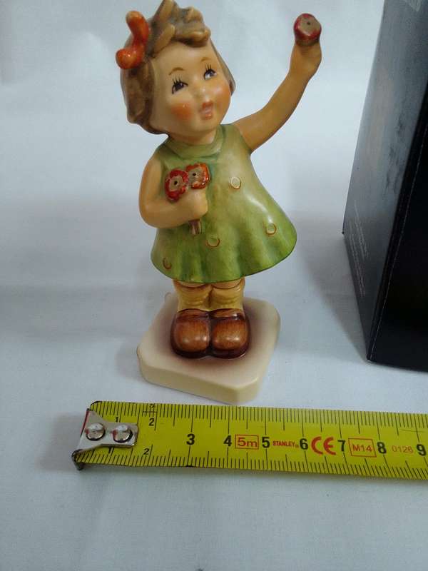Stunning Vintage Goebel M.J Hummel "Forever Yours " Club Figurine Hum793 - Made In Germany