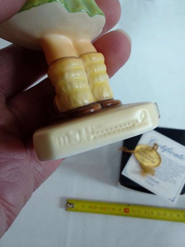 Stunning Vintage Goebel M.J Hummel "Forever Yours " Club Figurine Hum793 - Made In Germany