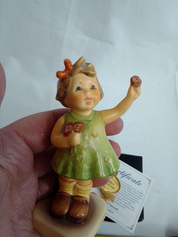 Stunning Vintage Goebel M.J Hummel "Forever Yours " Club Figurine Hum793 - Made In Germany