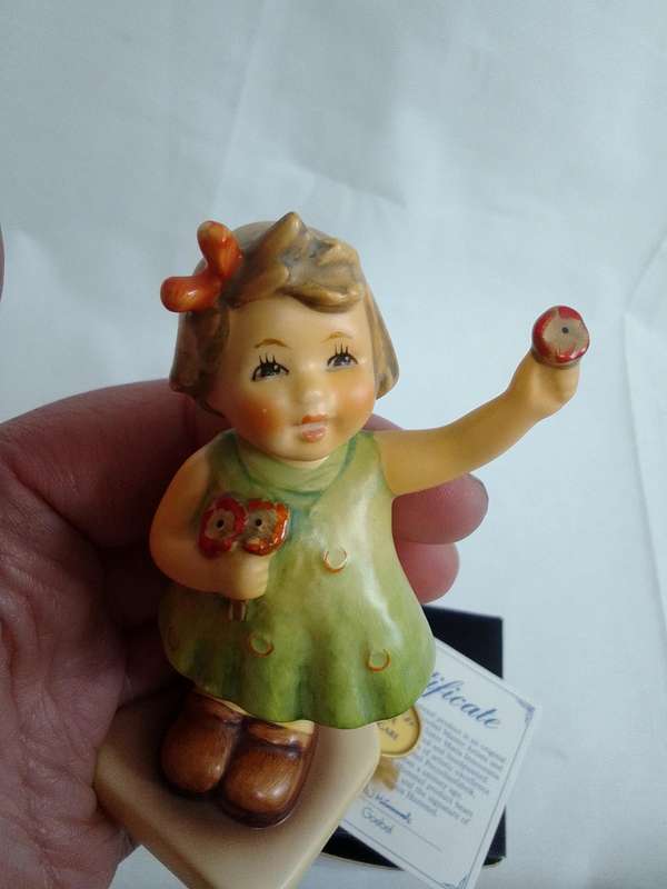 Stunning Vintage Goebel M.J Hummel "Forever Yours " Club Figurine Hum793 - Made In Germany