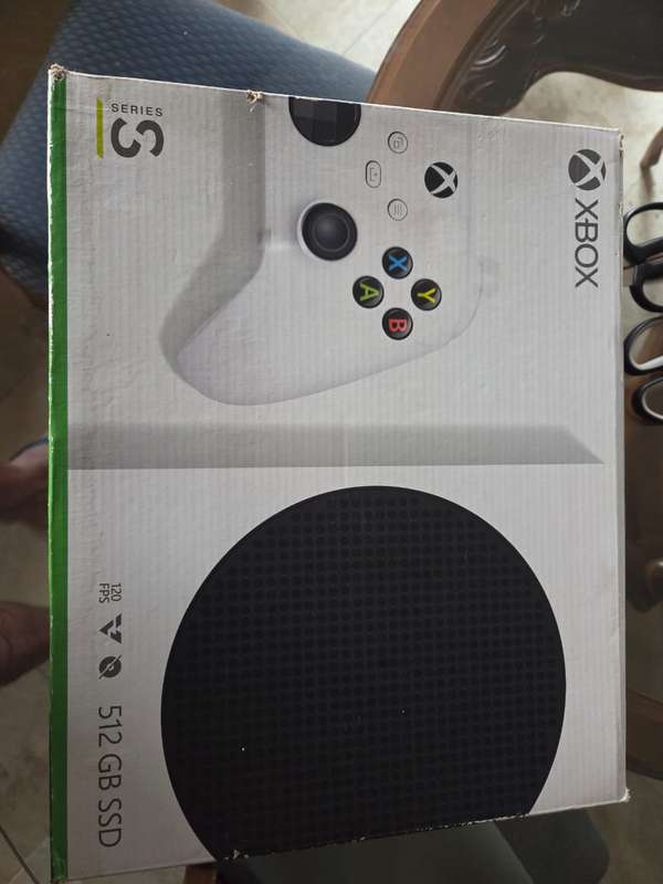 Xbox series S 512 GB with 3 Controllers