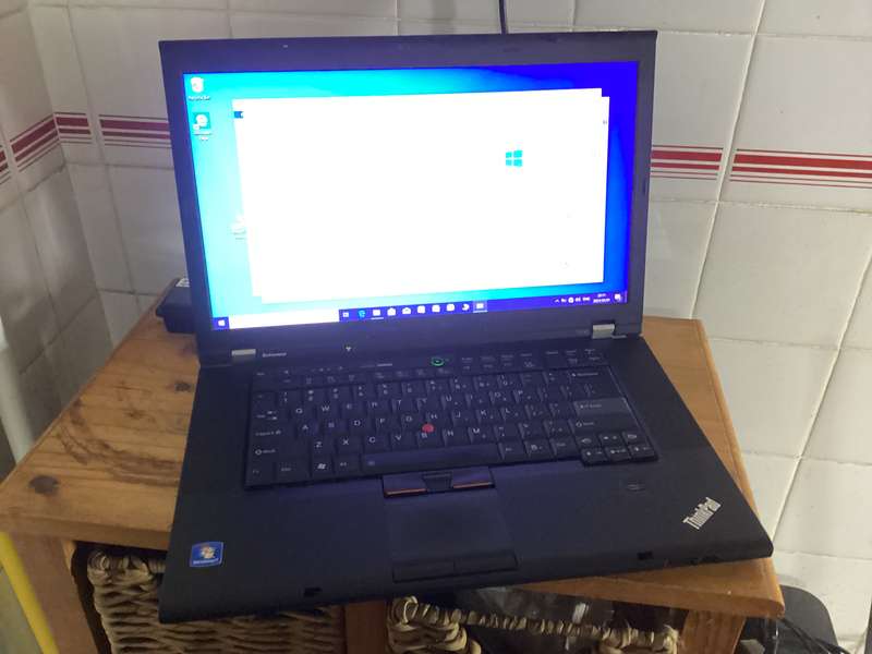 Lenovo laptop t530 i5 3rd Gen for rebuild/spare