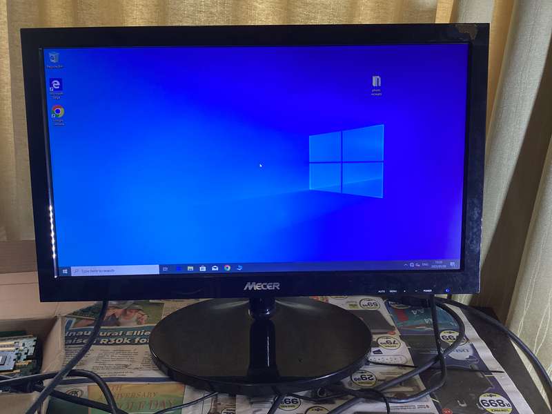 Mecer 19.5 wide led monitor