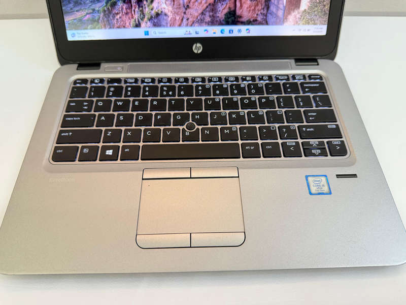 HP ELITEBOOK 820 G4 LAPTOP CORE i5 7300U 2.6GHZ 8GB RAM 320GB HDD WIN 11 PRO - DP PORT FAULTY