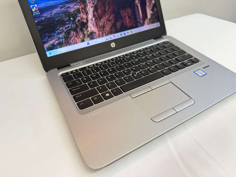 HP ELITEBOOK 820 G4 LAPTOP CORE i5 7300U 2.6GHZ 8GB RAM 320GB HDD WIN 11 PRO - DP PORT FAULTY