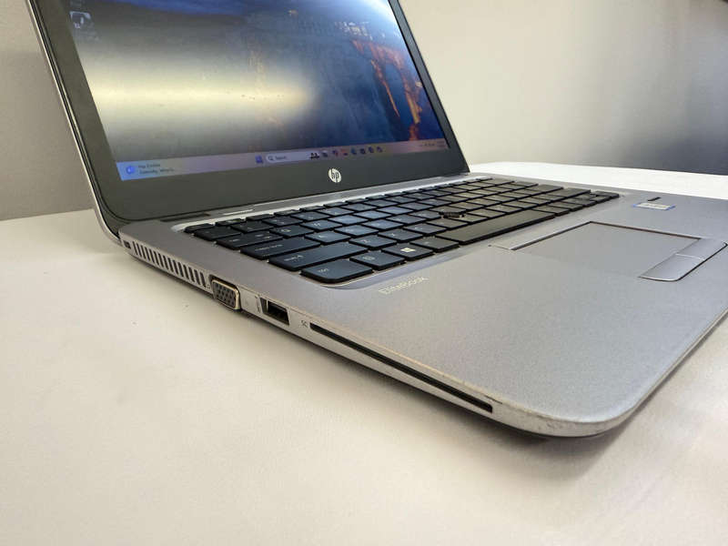 HP ELITEBOOK 820 G4 LAPTOP CORE i5 7300U 2.6GHZ 8GB RAM 320GB HDD WIN 11 PRO - DP PORT FAULTY