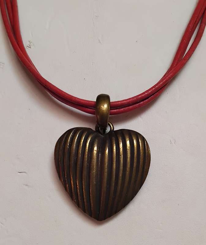 Miglio leather necklace with heart enhancer