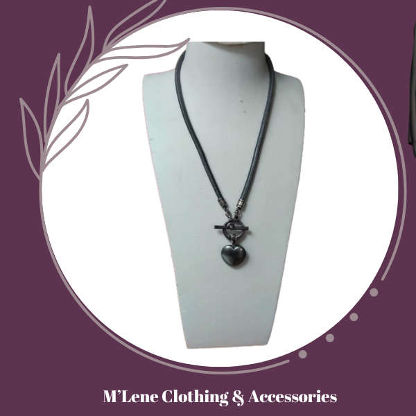 Miglio grey leather necklace with grey shell pearl enhancer