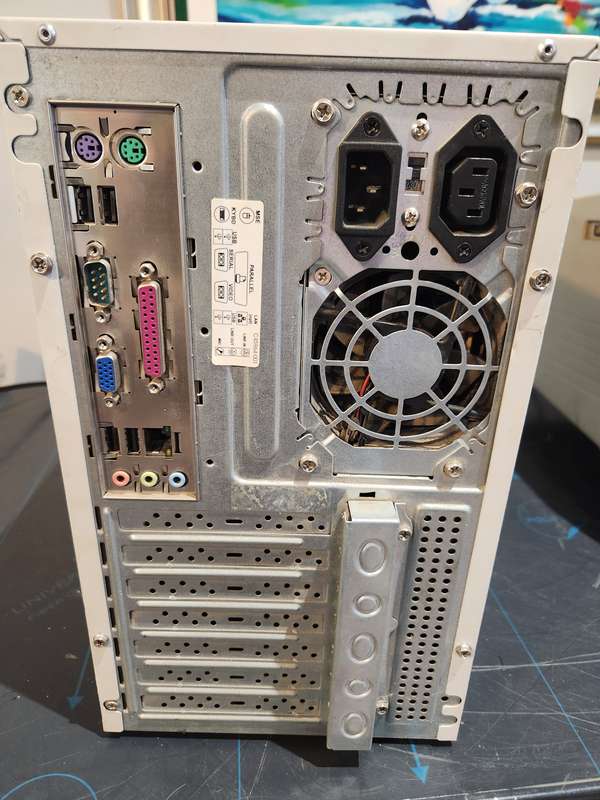 Pentium 4  branded Vogon case - Generic pc (lot 2 of 2)