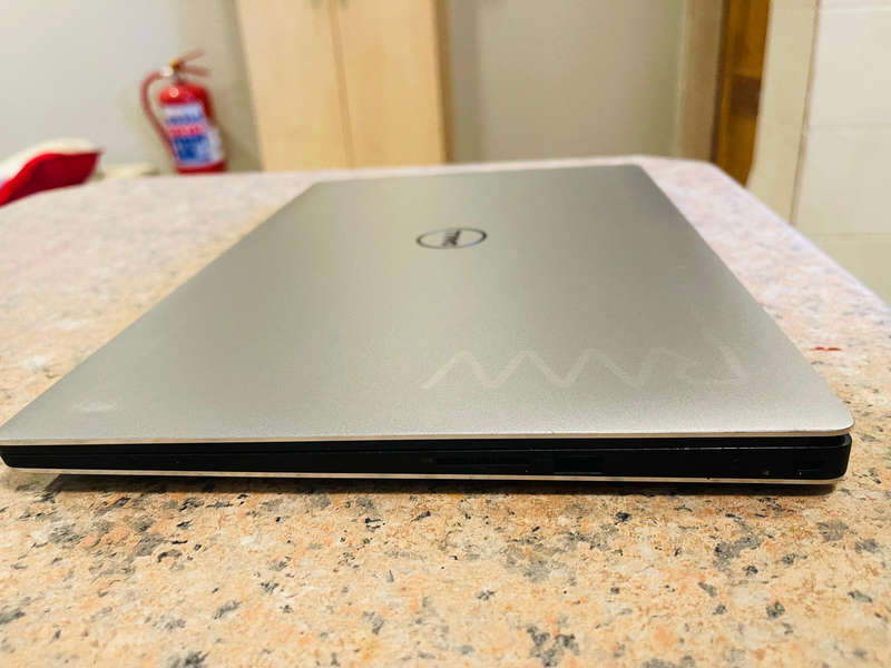 Dell Precision 5520 Workstation 15.6-inch Xeon Processor Quadro GPU 16GB RAM 256GB SSD Windows 11