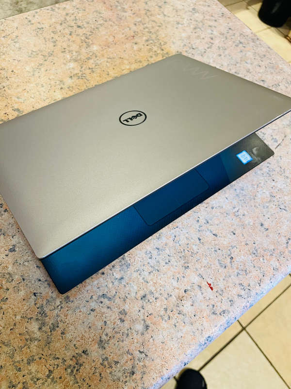 Dell Precision 5520 Workstation 15.6-inch Xeon Processor Quadro GPU 16GB RAM 256GB SSD Windows 11