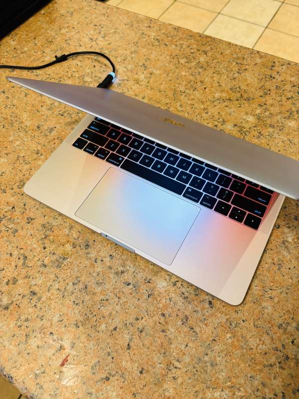 Macbook Pro 2017 13-inch Display - Intel Core i5 - 8GB RAM - 128GB SSD - Non-Touchbar MacOS