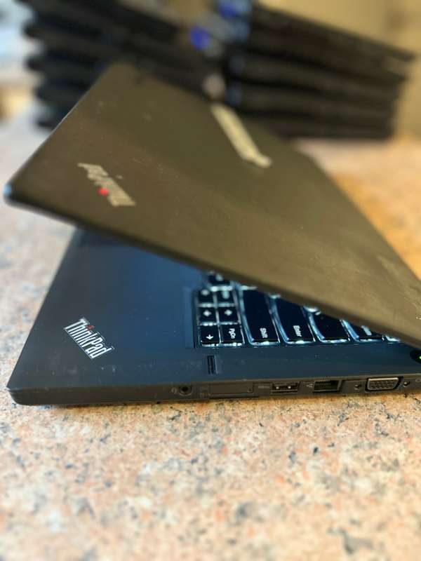 Lenovo Thinkpad T450 - Intel Core i5 - 16GB RAM - 512GB SSD Windows 11 Office 2021