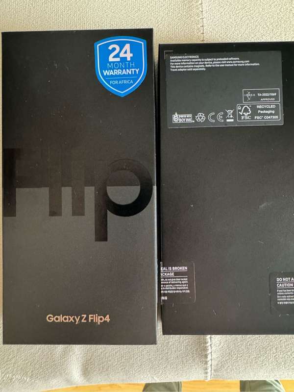 Samsung Galaxy Z Flip 4 256GB Smartphone - rose gold