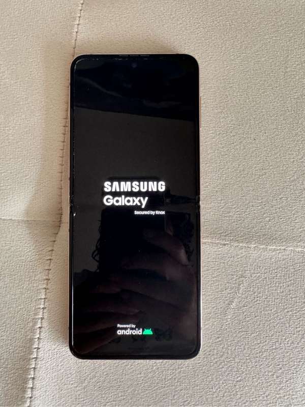 Samsung Galaxy Z Flip 4 256GB Smartphone - rose gold