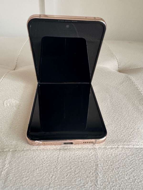 Samsung Galaxy Z Flip 4 256GB Smartphone - rose gold
