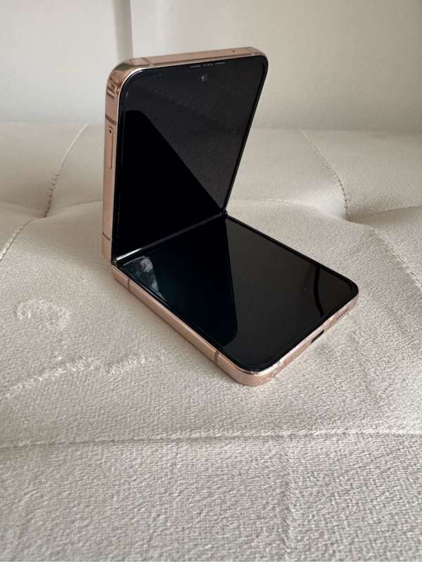 Samsung Galaxy Z Flip 4 256GB Smartphone - rose gold