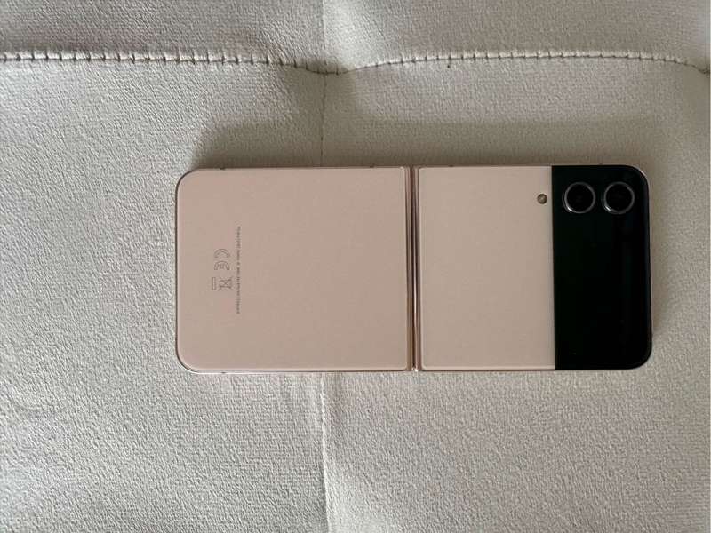 Samsung Galaxy Z Flip 4 256GB Smartphone - rose gold