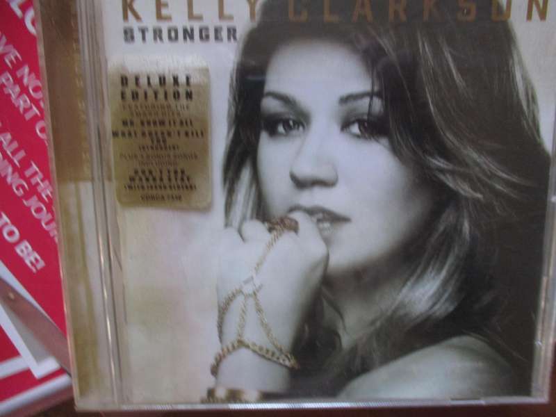 kelly clarkson deluxe edition