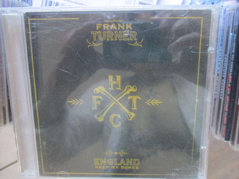 frank turner with poster