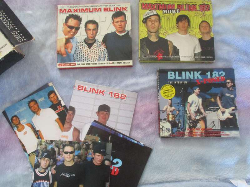 blink 182 triple cd with inserts