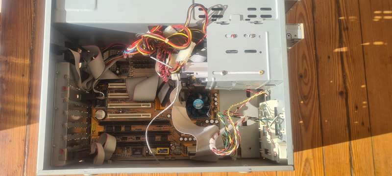 Vintage PC Pentium MMX 200 Mhz