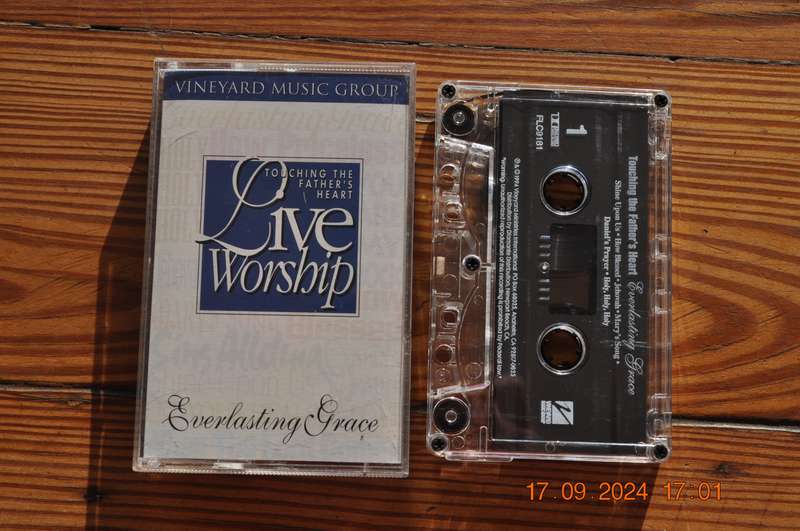 Touching The Father's Heart - Everlasting Grace (Cassette)